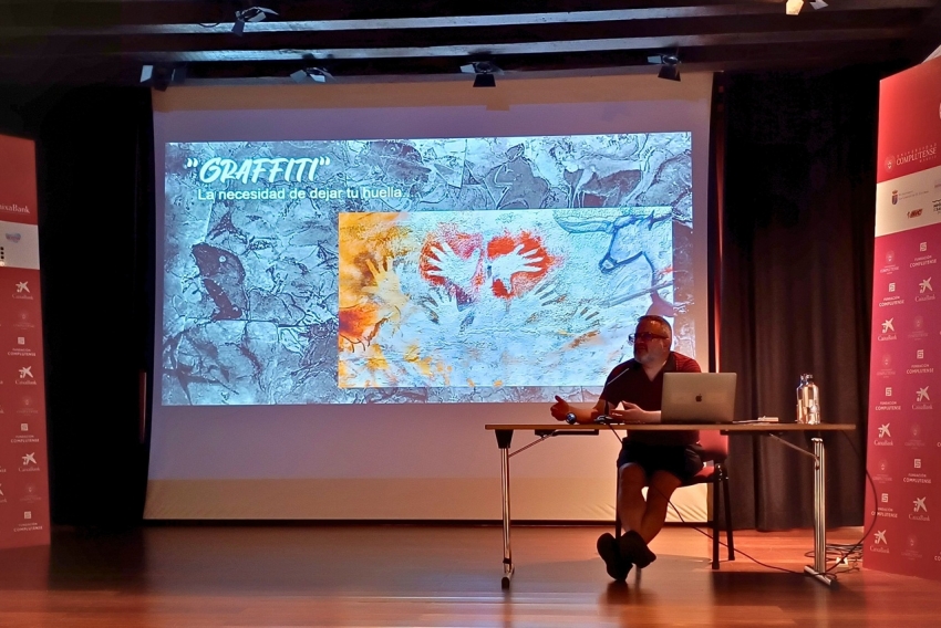 El artista urbano Zeta repasa, en los Cursos de Verano, su trayectoria multidisciplinar
