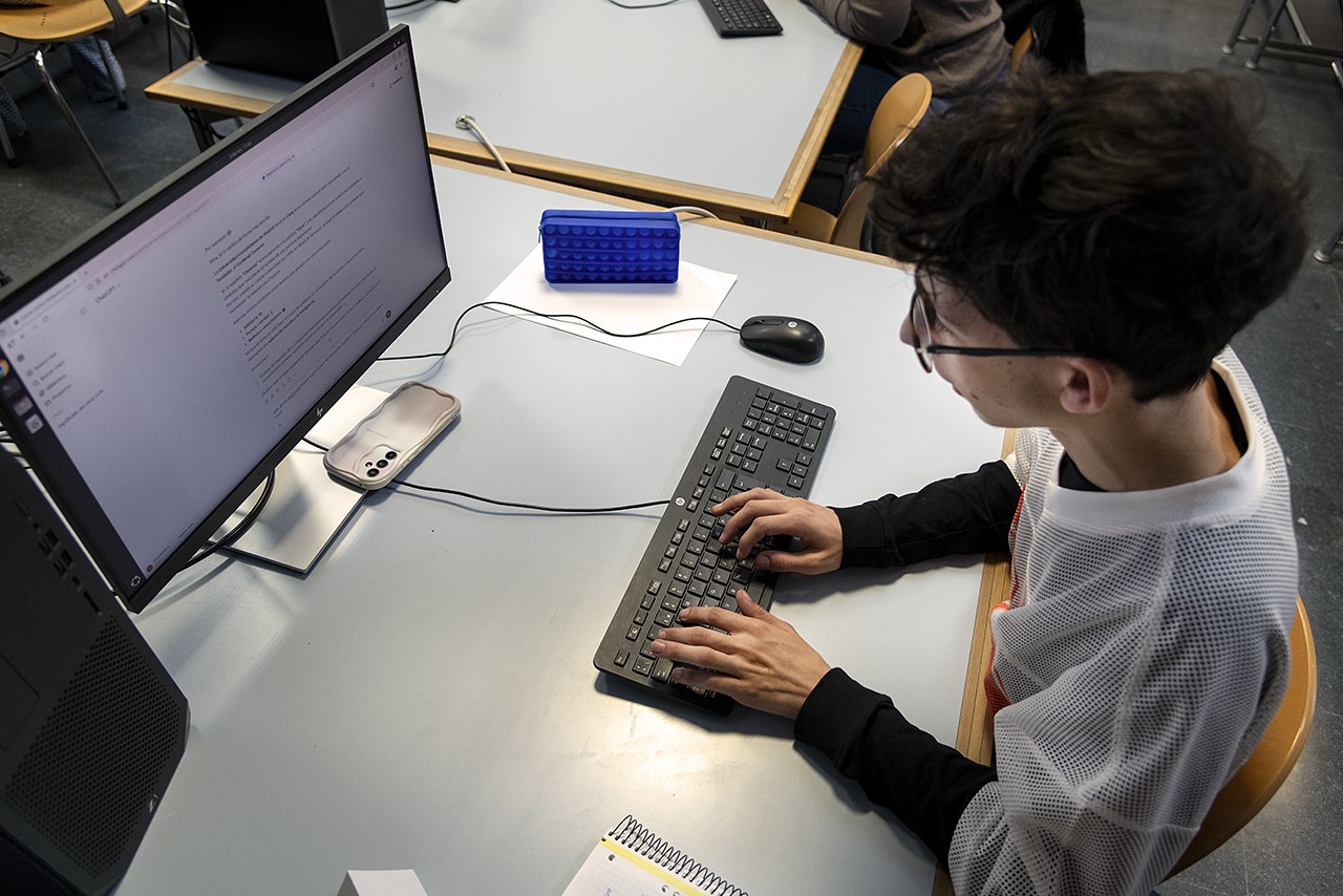 En manos de la IA: las universidades ante el nuevo paradigma. ¿Puede la IA graduarse? Repensar, aprender, enseñar y evaluar - 1