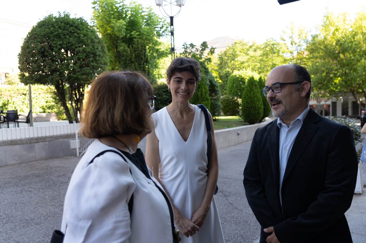 Rosa Martínez Rodríguez aboga por mejorar las condiciones laborales de quienes trabajan en el sistema de cuidados 