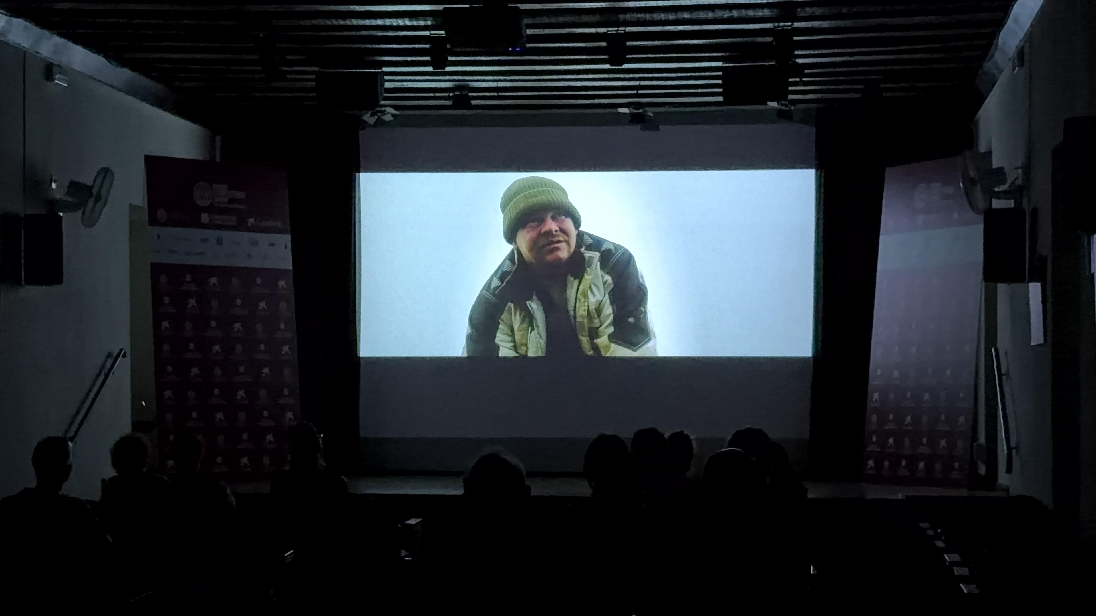 Proyección del documental: " Mientras sube la marea"
