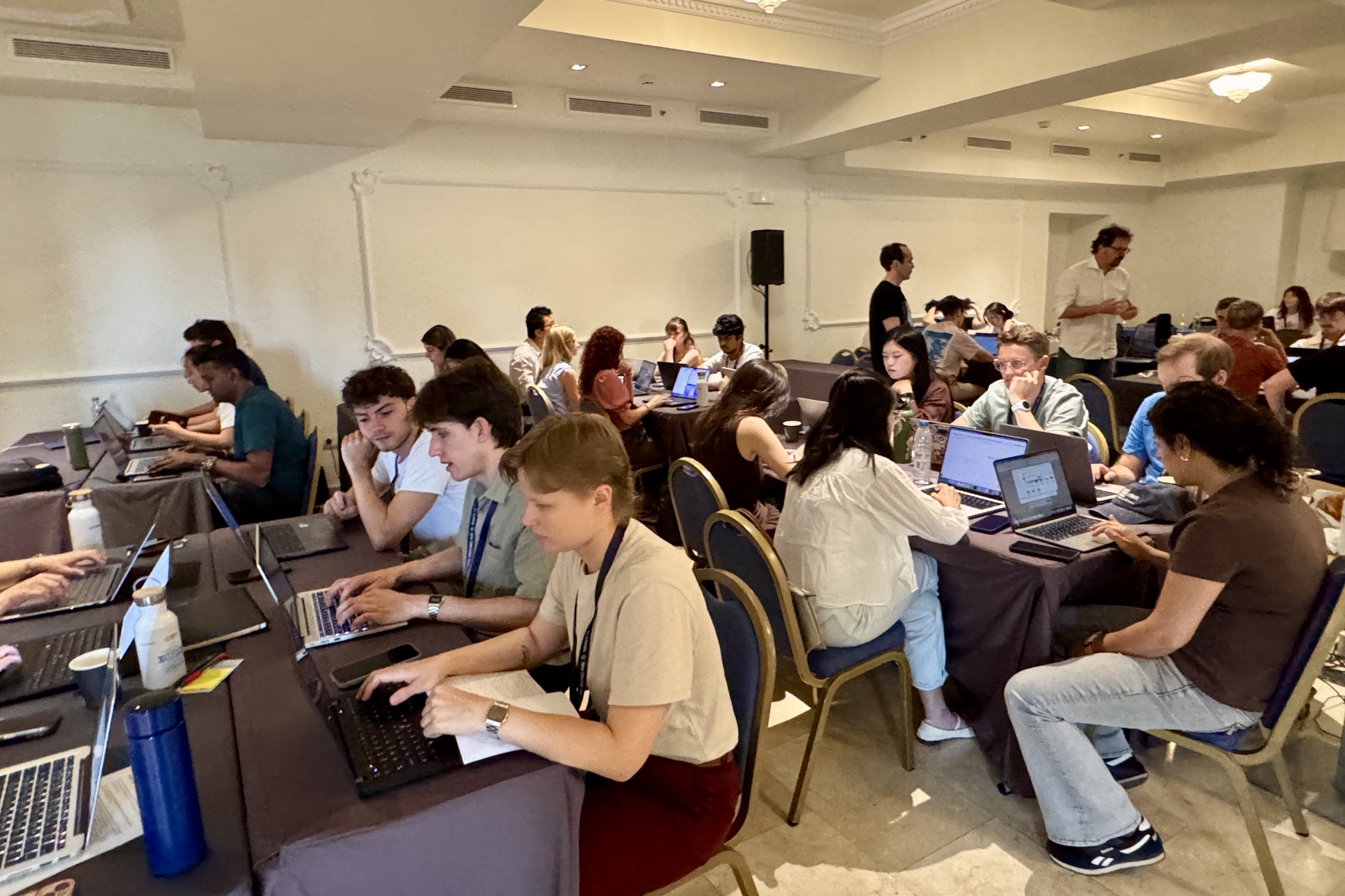 Doctorandos y jóvenes investigadores abordan en San Lorenzo de El Escorial los retos éticos de la IA