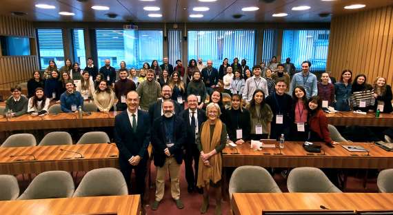 Cuarenta estudiantes complutenses debaten sobre periodismo y libertad de expresión en la sede de UNESCO en París.